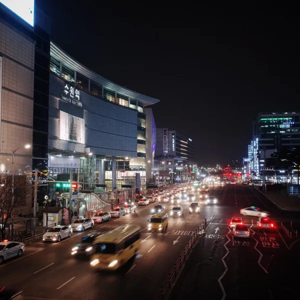 수원역 앞에 간판을 단 날